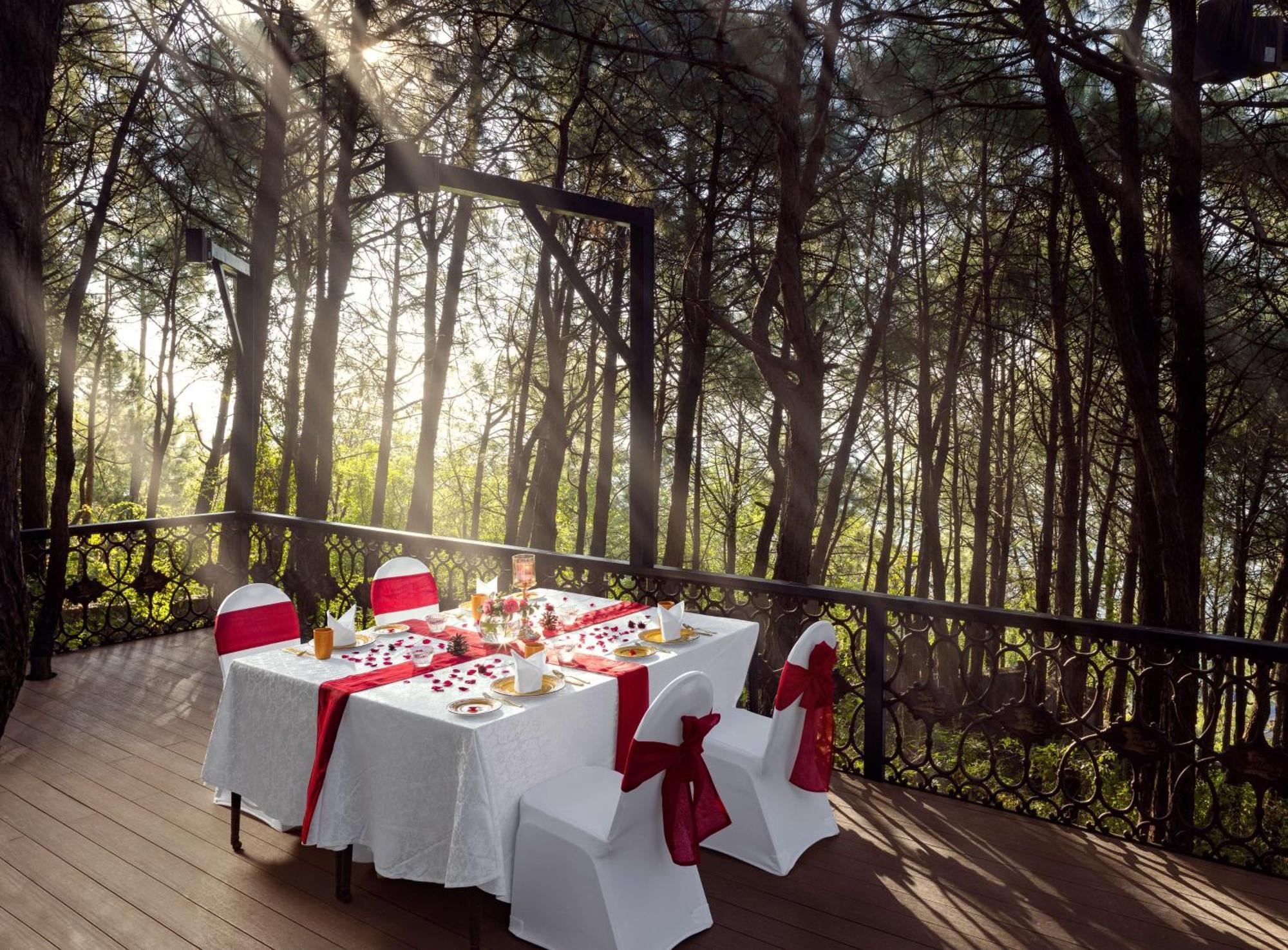 Radisson Blu Resort 다람샬라 외부 사진